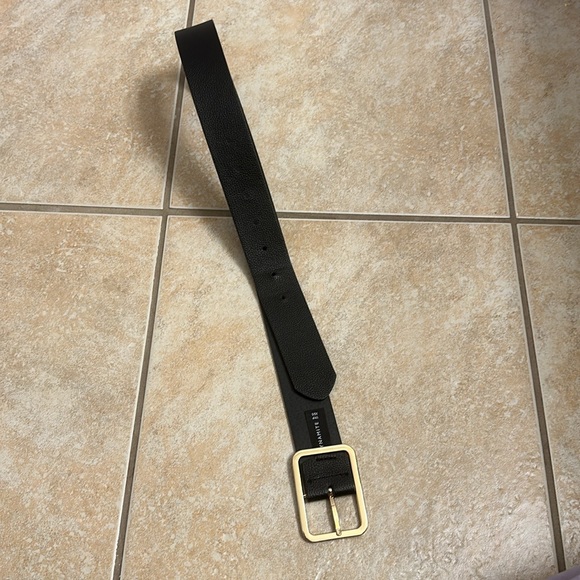 Black gold square buckle belt - 5 for $25 for items marked with ⭐️ - Picture 2 of 6